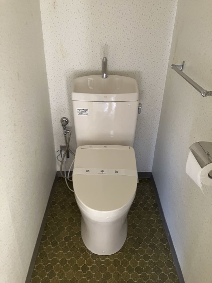 中古マンションのリノベーション前のトイレ