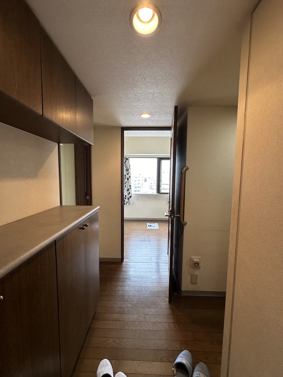 中古マンションのリノベーション前の廊下