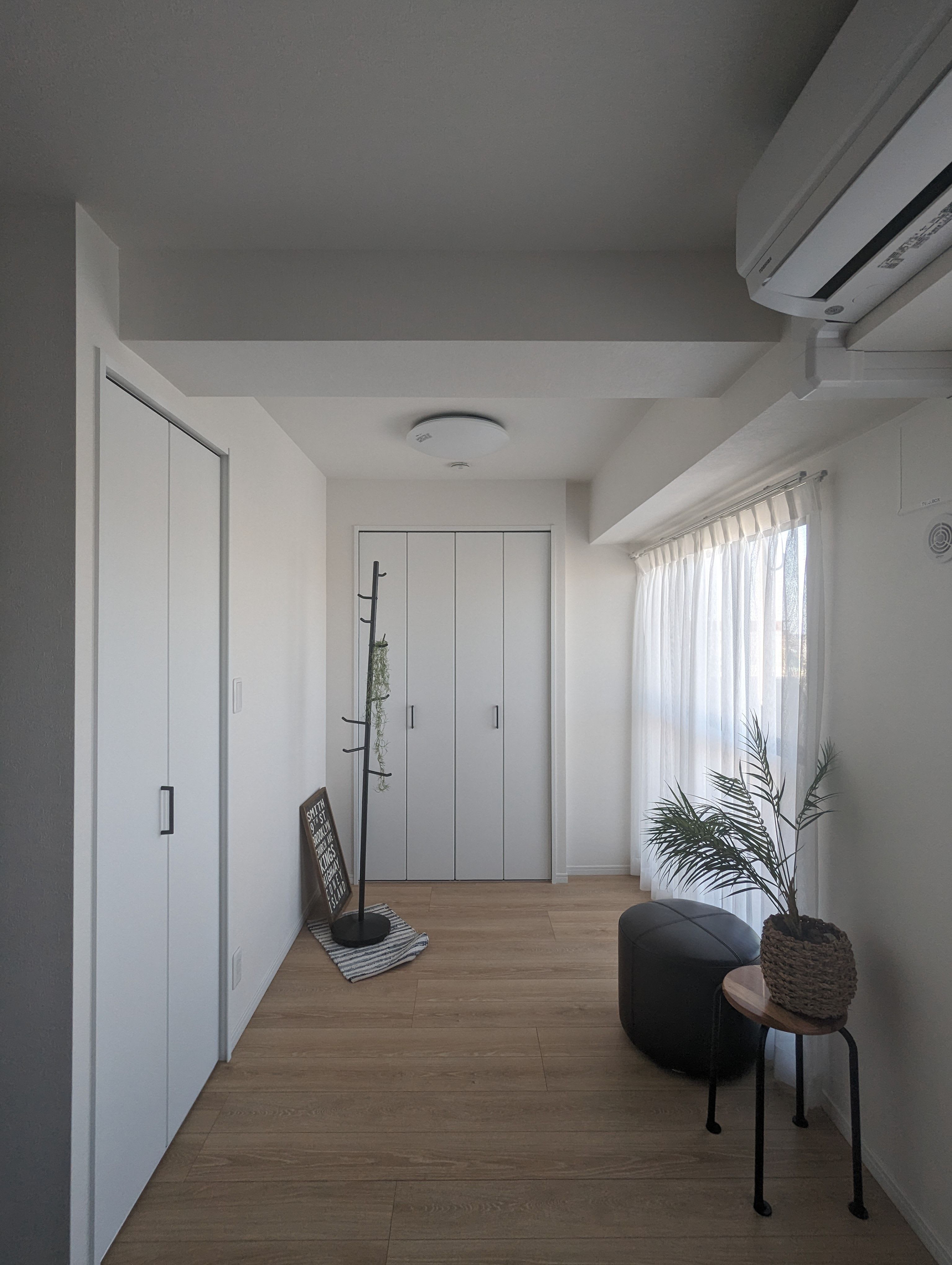 中古マンションのリノベーション前の部屋の隅