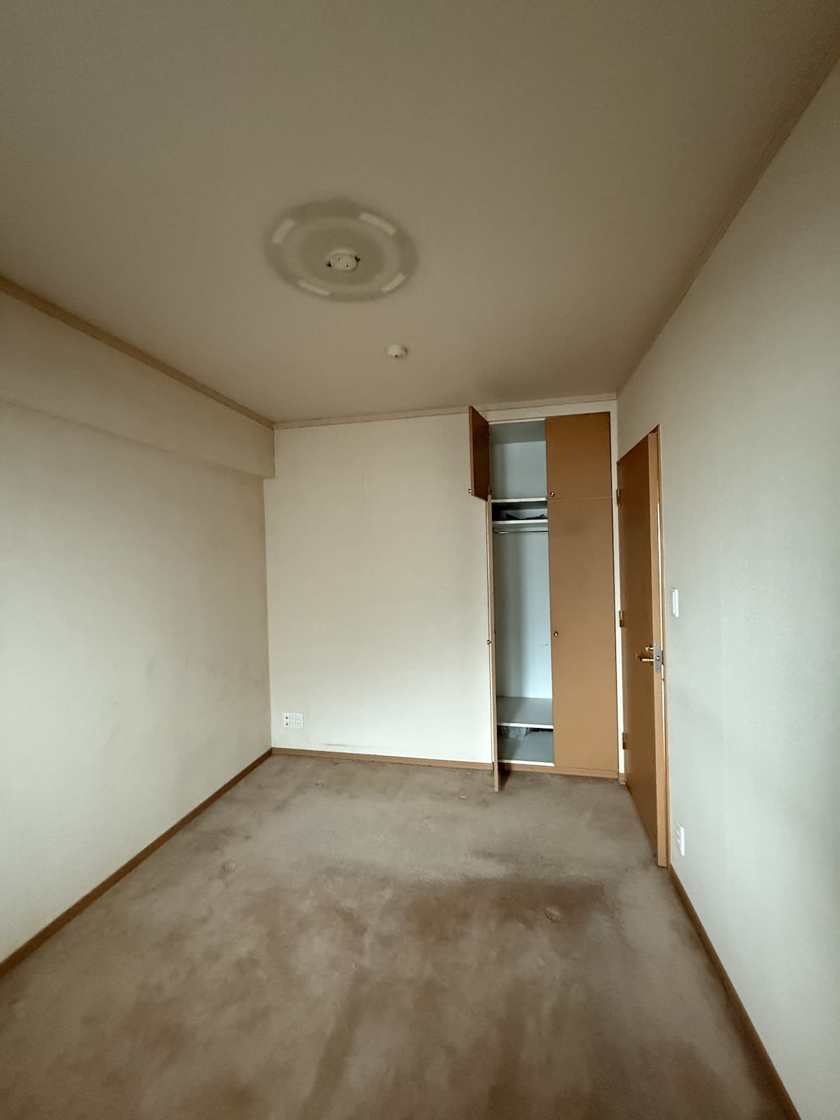 中古マンションのリノベーション前の洋室