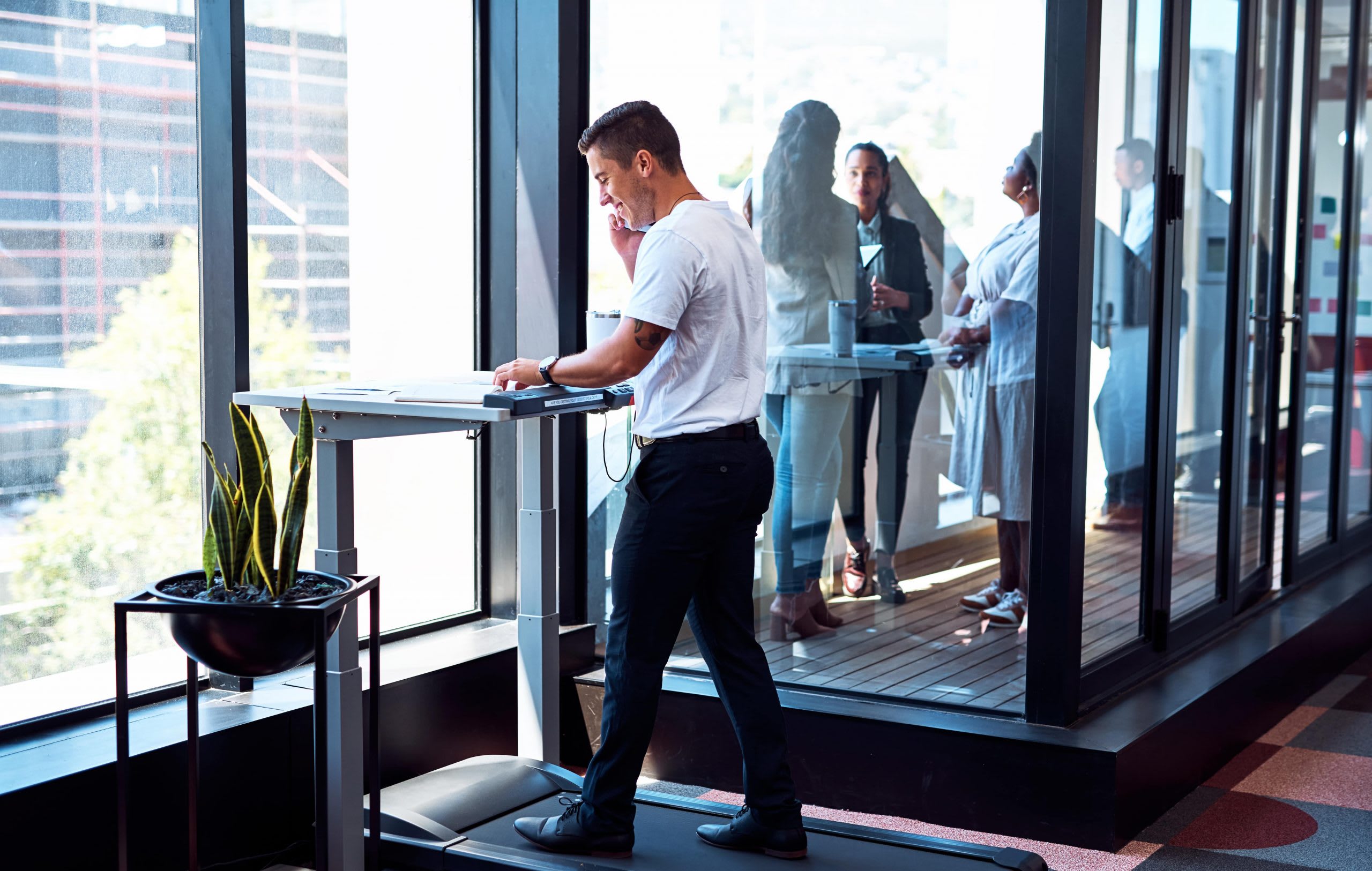 Standing-treadmill-desk