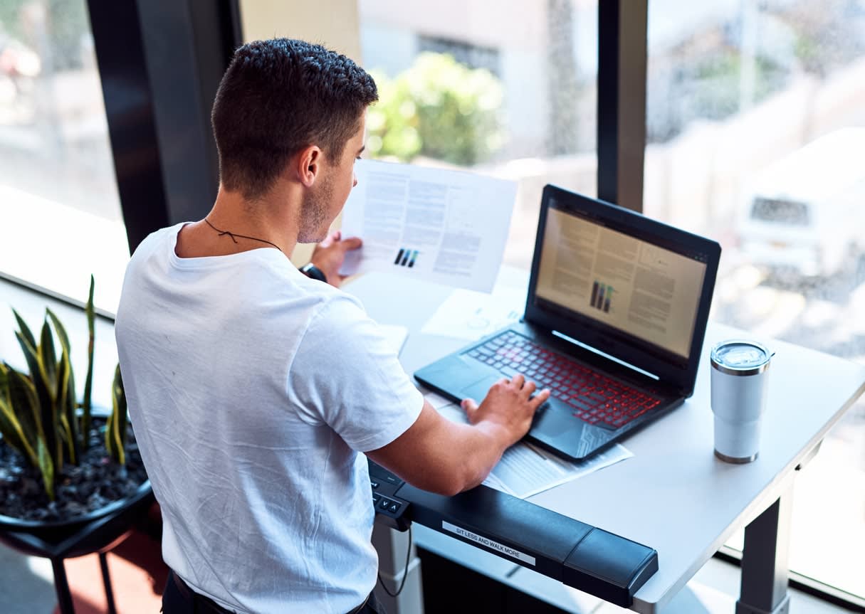 standing-desk-right-use