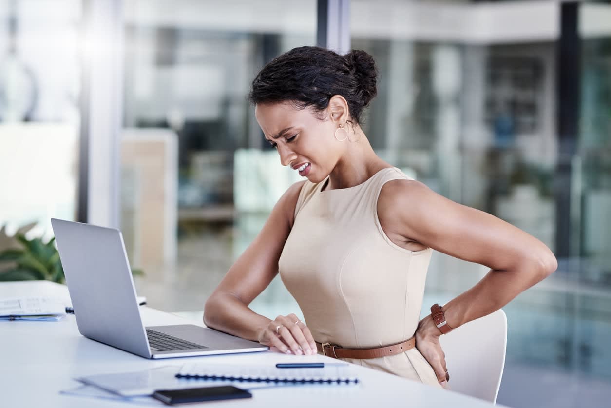 back-pain-sitting-desk-min