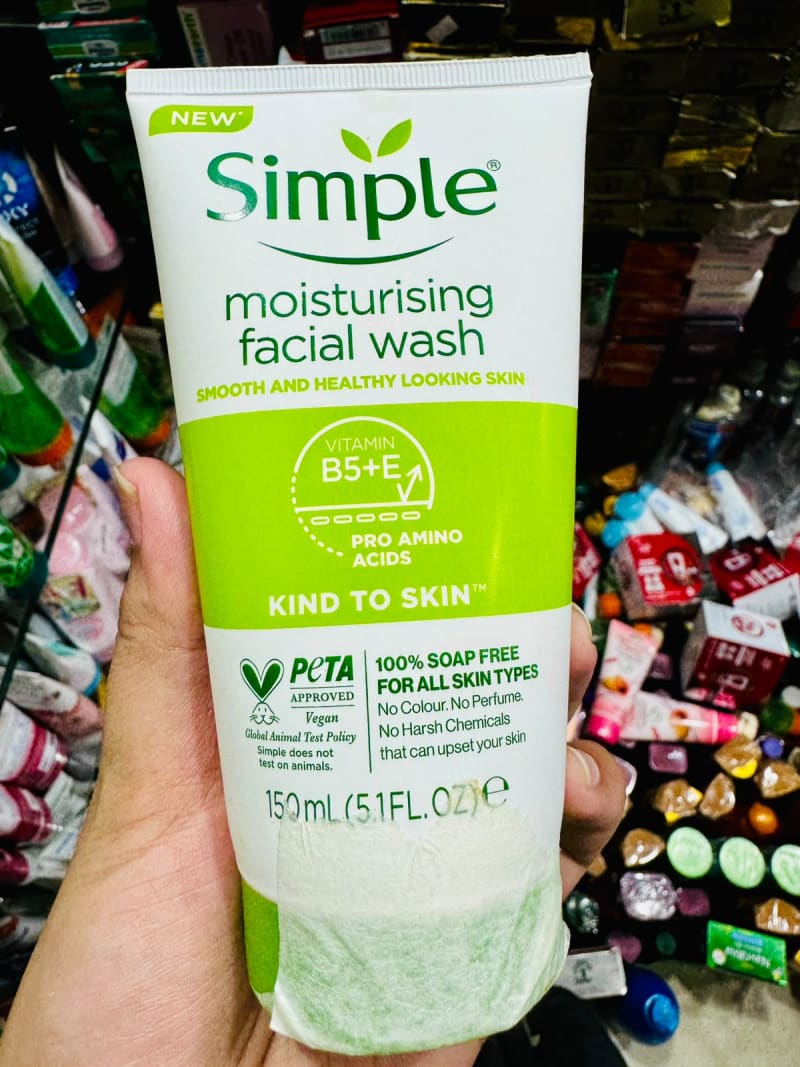 Simple Kind To Skin Moisturising Facial Wash