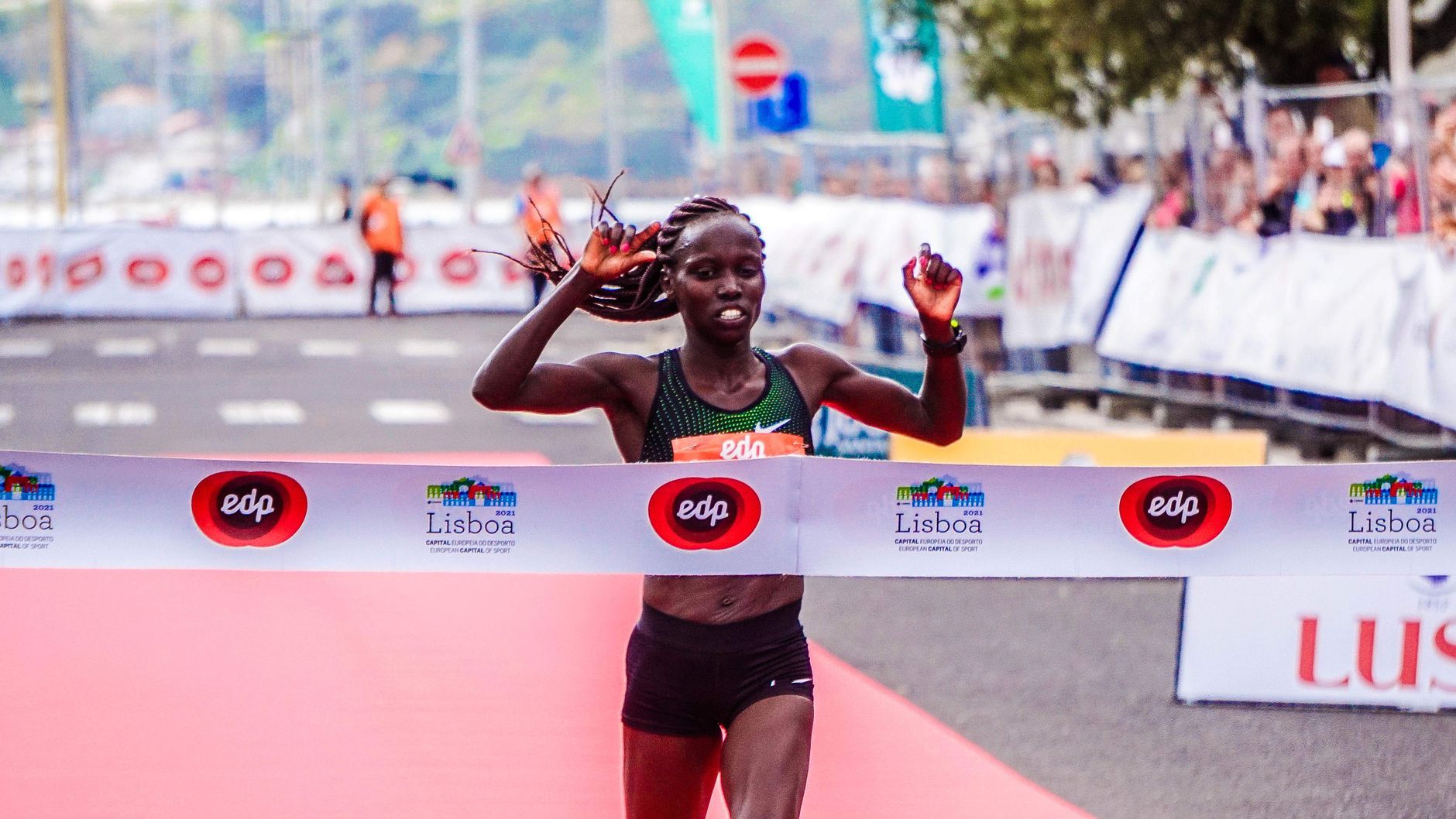Kenya’s Eliud Kipchoge wins his first marathon in three years in Melbourne