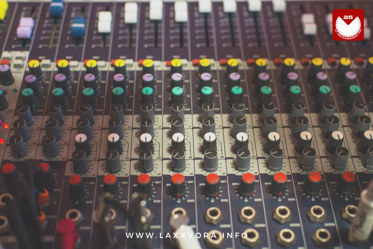 NEW! "Wolves - Mogwai Mix" di Lloyd Cole, Mogwai in playlist BLENDED | Sandbox 2024 playlist πΏ