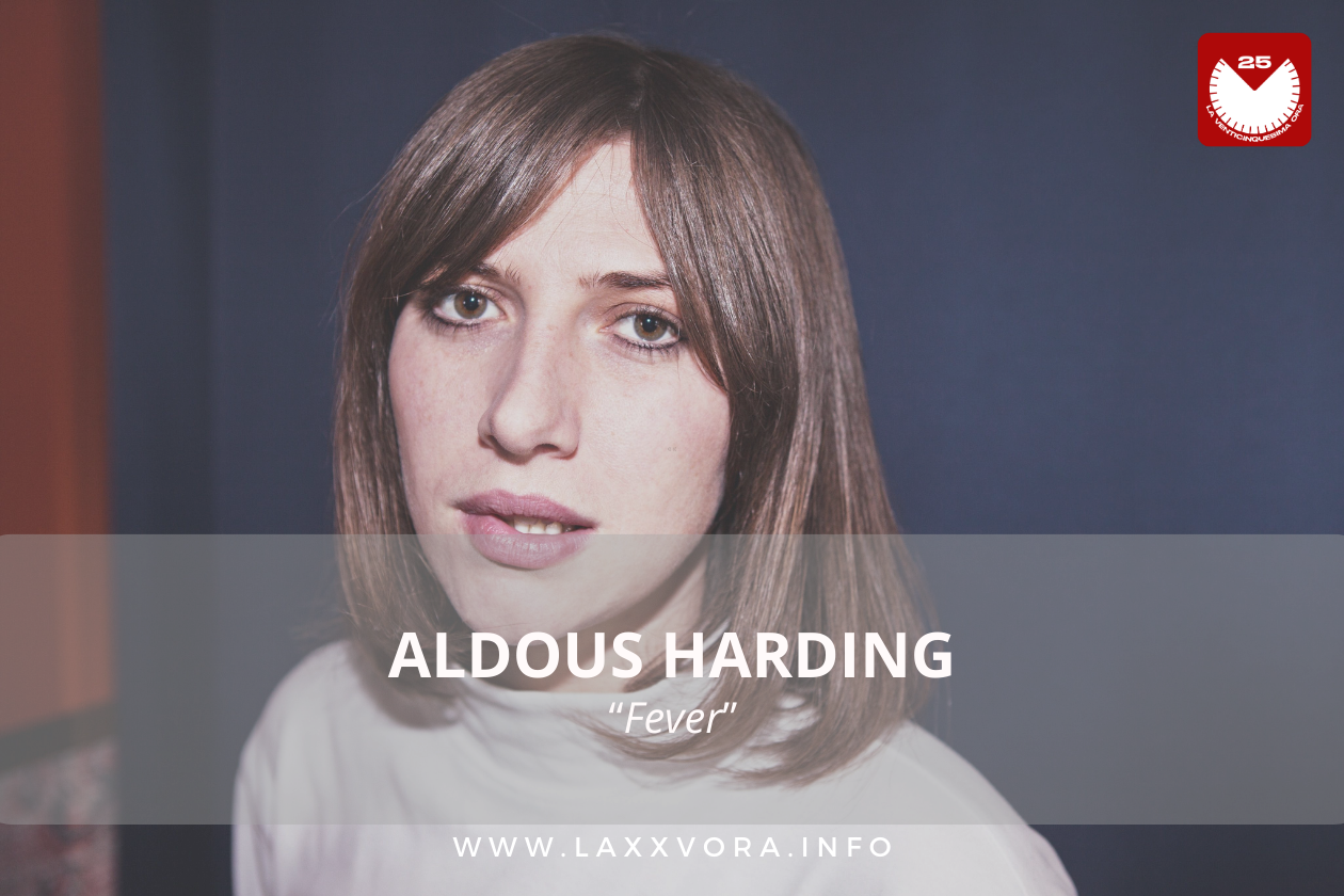 Aldous Harding, è l'artista con la SOTD di oggi! ☕️