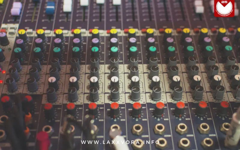 NEW! "Wolves - Mogwai Mix" di Lloyd Cole, Mogwai in playlist BLENDED | Sandbox 2024  playlist 💿