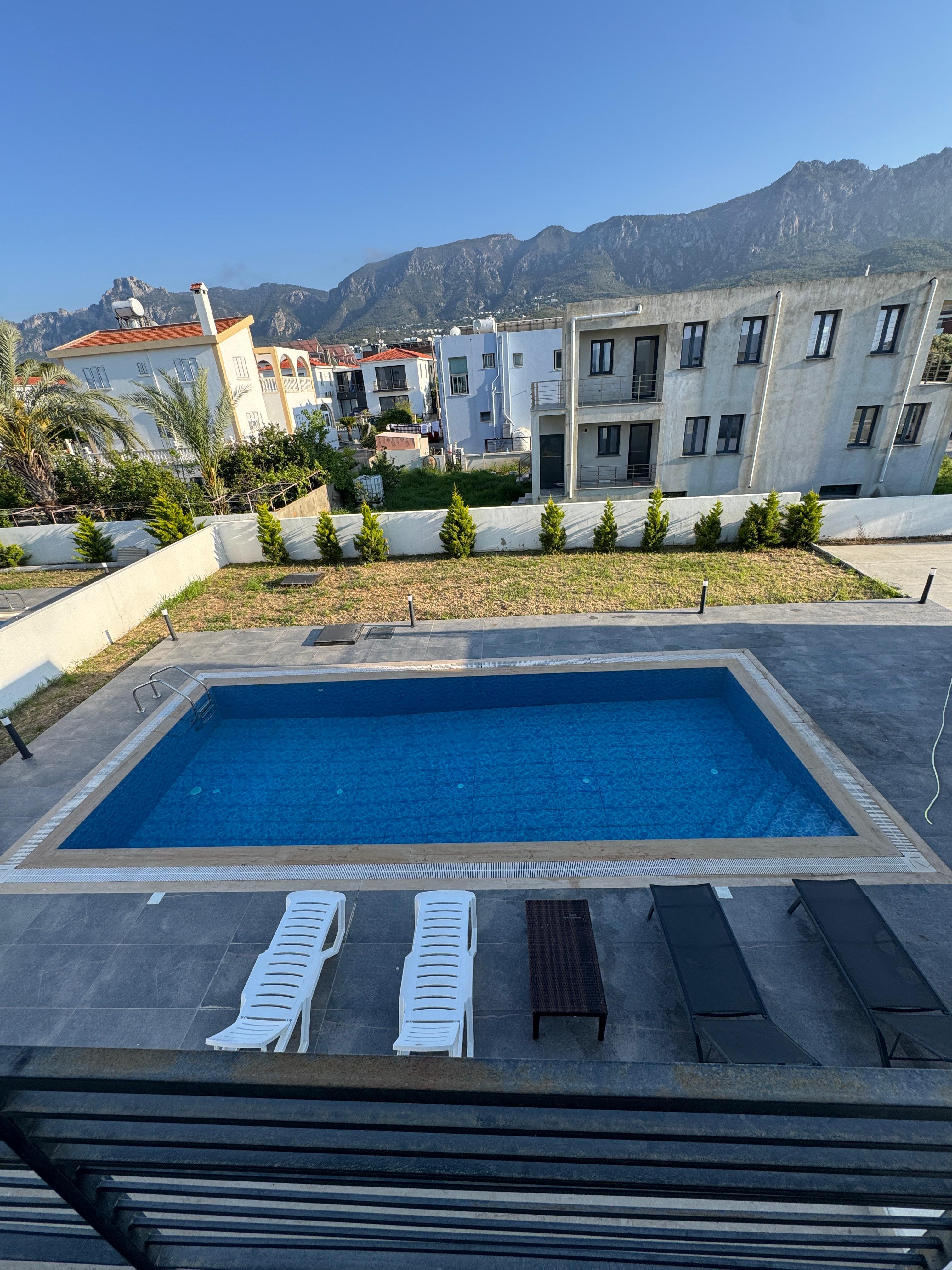 4+1 · Girne 21
