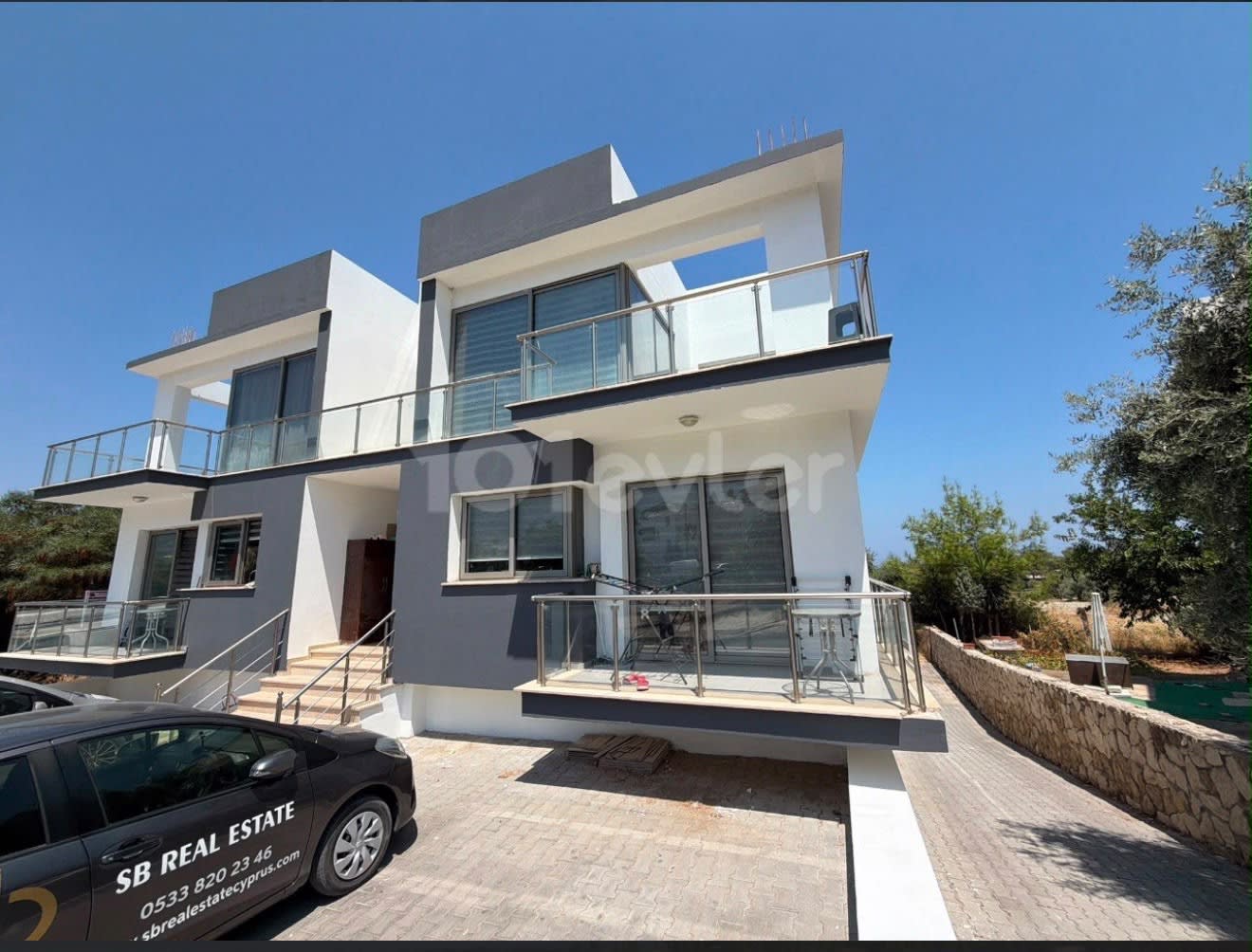 2+1 · Girne 9