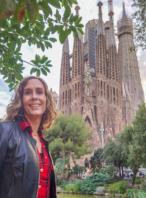 Travel agent Ana in Spain
