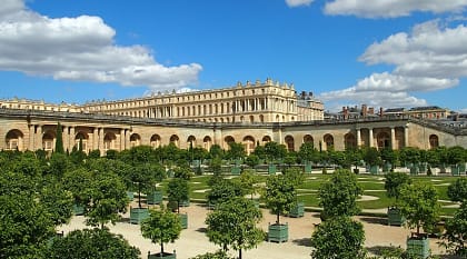 Discover the magnificence of Versailles and its staggering size Discover the magnificence of Versailles and its staggering size