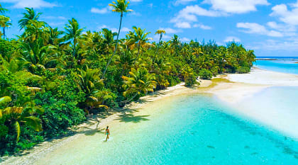 Ocean shoreline in Cook Islands