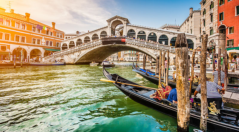 Rialto Bridge on Venice canal in Italy Rialto Bridge on Venice canal in Italy