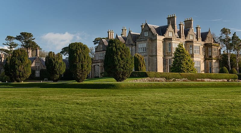 Challenge yourself to a game of golf in the breathtaking landscape of Killarney National Park. Challenge yourself to a game of golf in the breathtaking landscape of Killarney National Park.