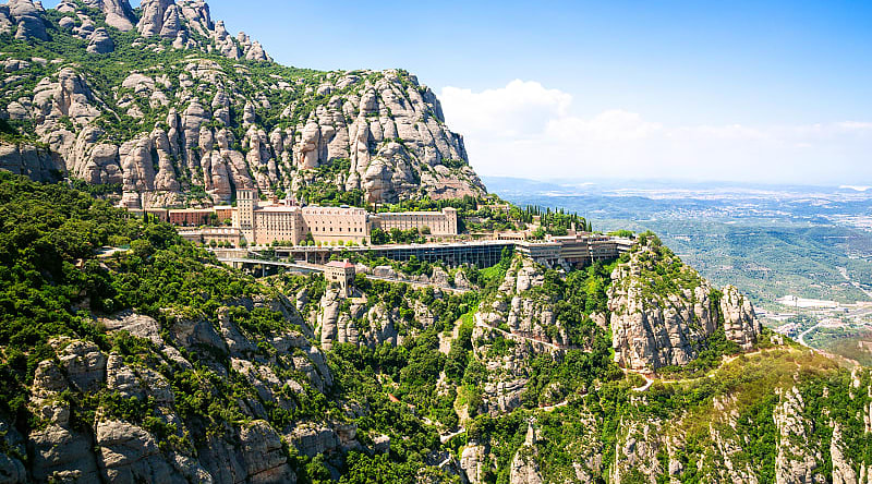 Contemplating the cliffs of Montserrat is breathtaking. The mountain is so unusual that it causes both delight and awe. Contemplating the cliffs of Montserrat is breathtaking. The mountain is so unusual that it causes both delight and awe.