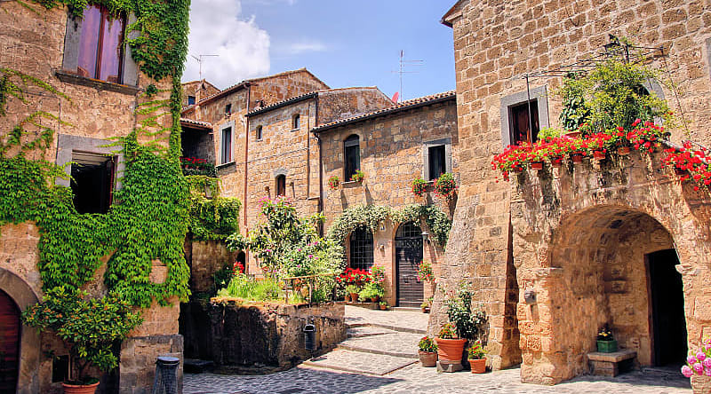 Wander the beautiful streets and ancient city walls as you visit the towns of the Lazio region. Wander the beautiful streets and ancient city walls as you visit the towns of the Lazio region.