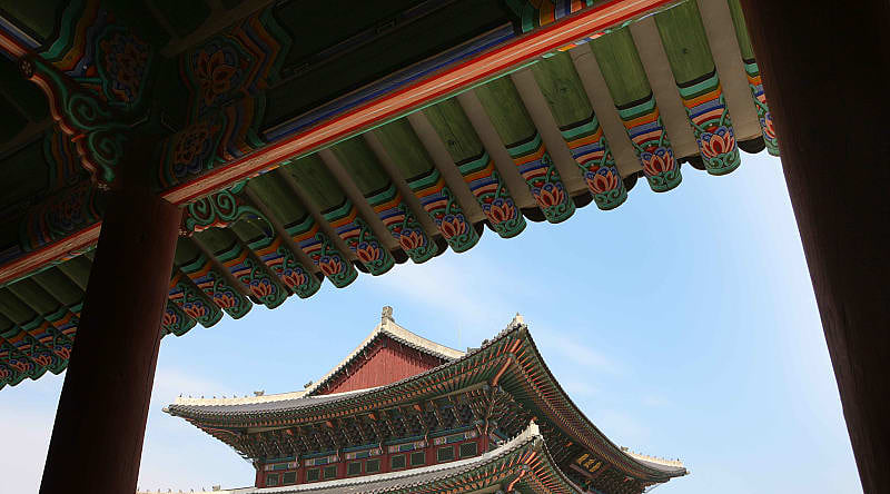 Gyeongbokgung Palace in Seoul, South Korea. Photo courtesy of: Kim Jiho. Korea Tourism Organization. Framing Gyeongbokgung Palace, a historic Joseon Dynasty landmark.