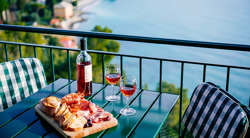Fall in love with the romantic atmosphere of Italy ... Fall in love with the romantic atmosphere of Italy ...