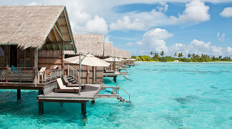 Villa on turquoise water in Tahiti Villa on turquoise water in Tahiti