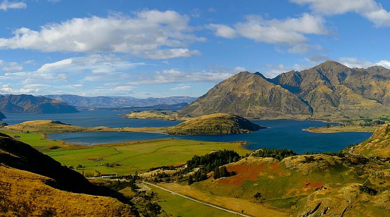 Lake Wanaka with Aspring National park in New Zealand