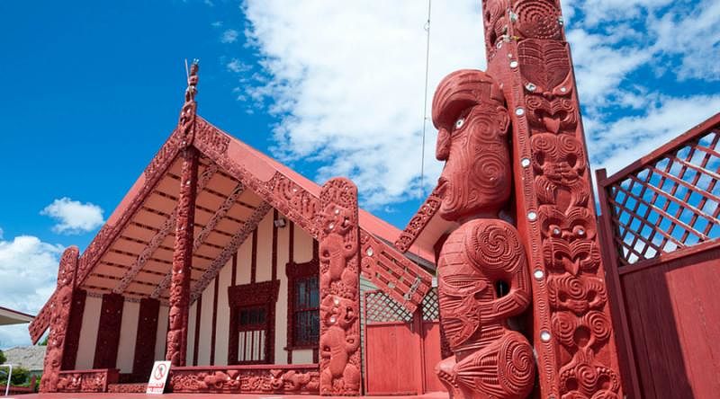 Maori carving and meeting house in Rotorua, New Zealand Maori carving and meeting house in Rotorua, New Zealand
