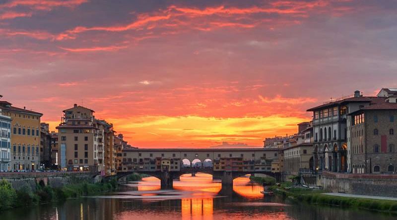 Ponte Vecchio on Arno river in Florence, Italy Ponte Vecchio on Arno river in Florence, Italy