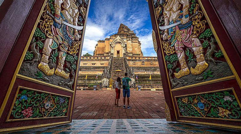 Couple at Wat Chedi Luang, Chiang Mai, Thailand