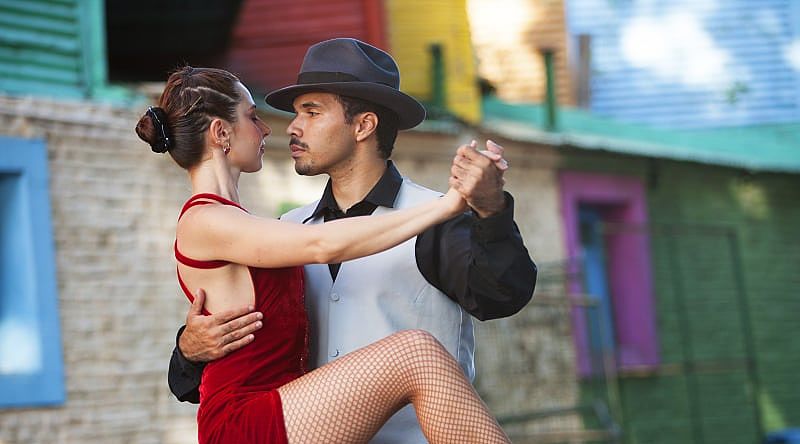 Couple dancing the tango in the La Boca neighborhood of Buenos Aires, Argentina