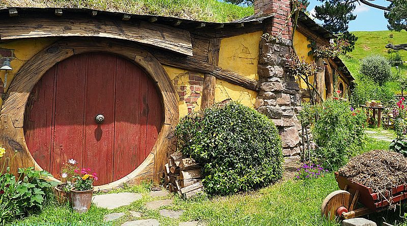 Hobitton is a famous tourist destination where The Lord of the Rings was filmed. New Zealand