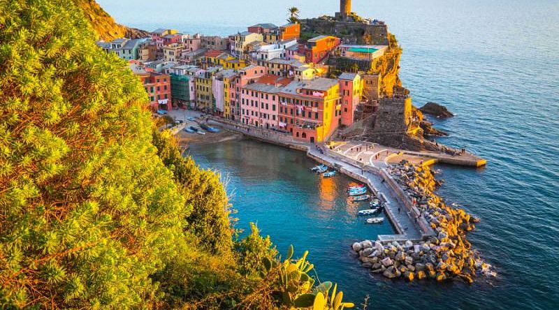 Vernazza town on Cinque Terre, Italy Vernazza town on Cinque Terre, Italy