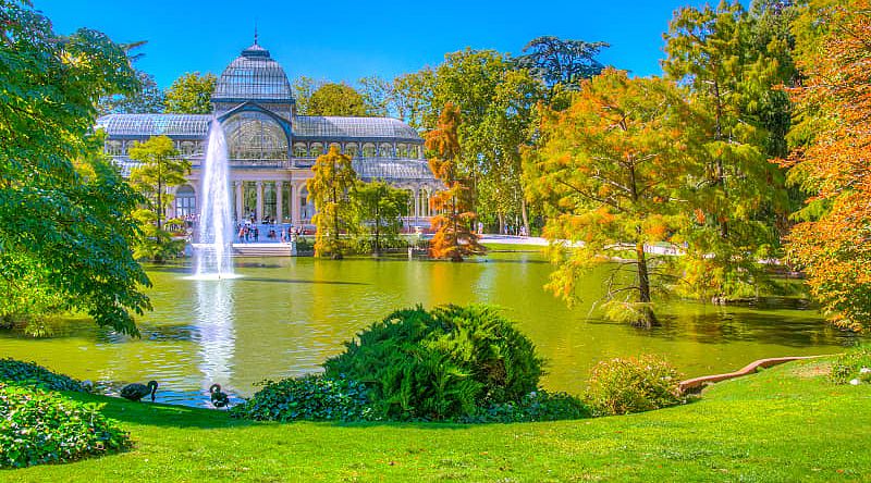 Crystal Palace fountain in Madrid