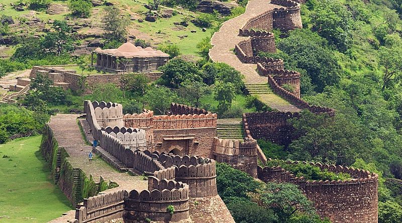 Rajasthan Tour of Forts & Palaces Old wall of Mewar Fortress of Kumbhalgarh in India