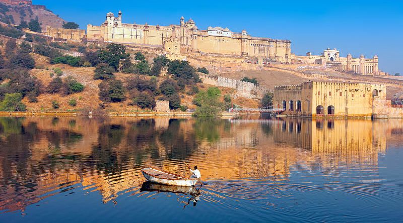 Maota lake and Amber Fort in Jaipur, Rajasthan, India