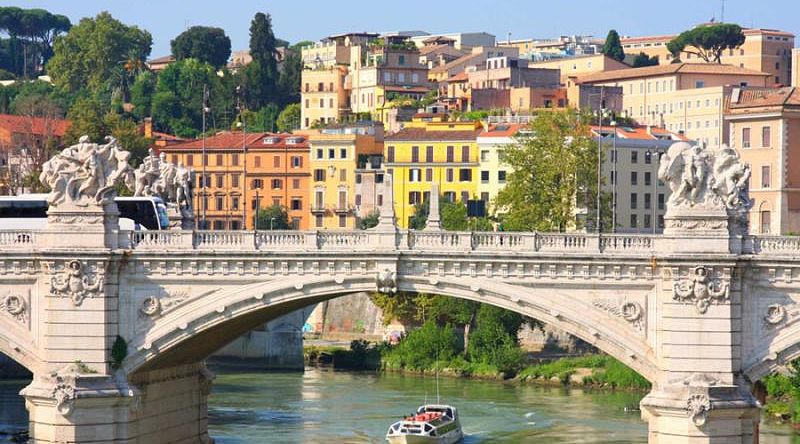 Bridge Tevere Ponte Vittorio Emanuele II in Rome, Italy Bridge Tevere Ponte Vittorio Emanuele II in Rome, Italy