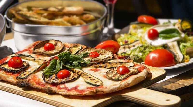 Freshly made Italian pizza Freshly made Italian pizza