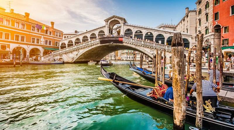 Rialto Bridge on Venice canal in Italy Rialto Bridge on Venice canal in Italy