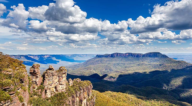 The Three Sisters rock formation in Blue Mountains National Park, Australia.