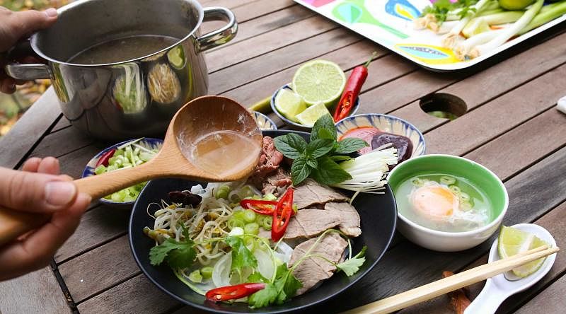 Preparing Vietnamese rice noodles with beef