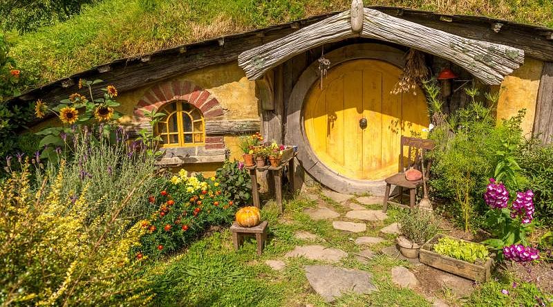Join the famous hobbit adventure through the real Middle-earth in New Zealand. Join the famous hobbit adventure through the real Middle-earth in New Zealand.