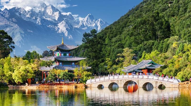 Amazing view of the Jade Dragon Snow Mountain and the Black Dragon Pool, Lijiang