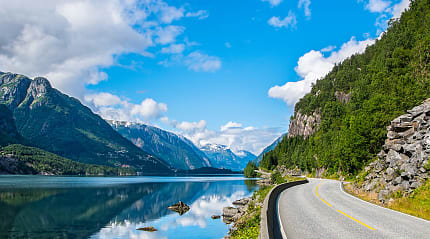 Road during summer time in the Norwegian moungtains