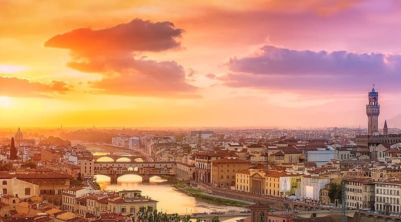 Honeymoon view in Florence, Italy Romantic sunset over the Arno river in Florence, Italy