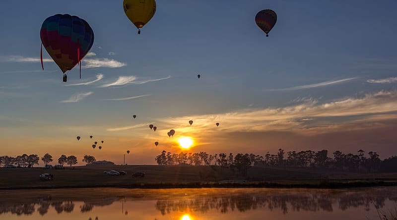 Enjoy a hot air balloon ride in the Hunter Valley Enjoy a hot air balloon ride in the Hunter Valley