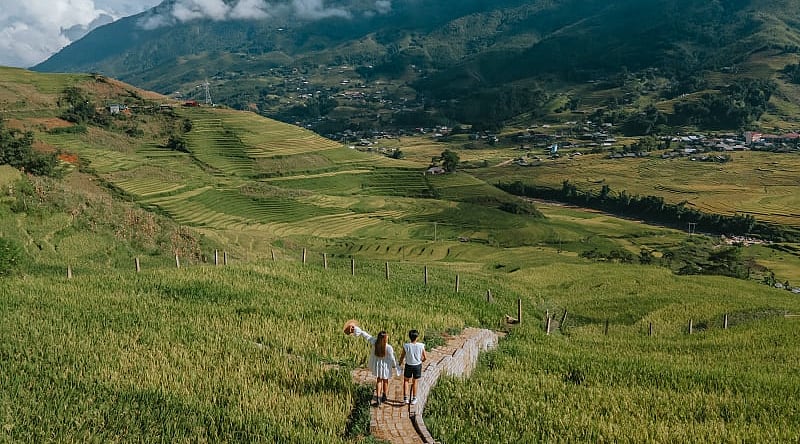 Couple in Sapa Valley, Vietnam Couple in Sapa Valley, Vietnam