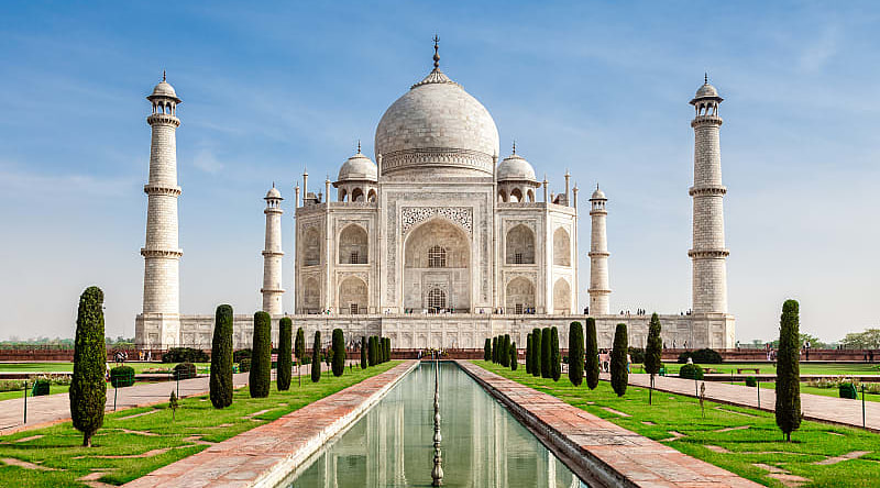 Famous Taj Mahal in Agra, India Famous Taj Mahal in Agra, India