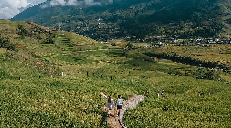 Couple in Sapa Valley, Vietnam