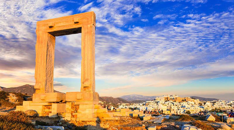 Potara Gates overlooks Naxos. Potara Gates overlooks Naxos.