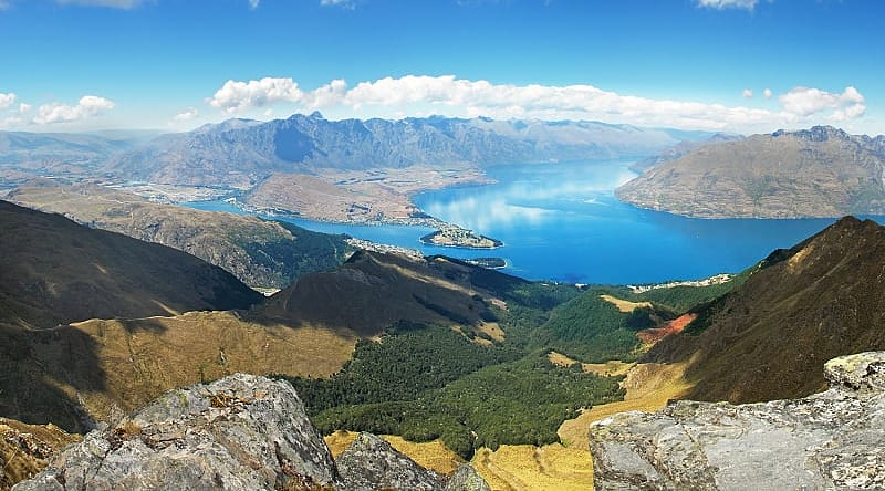 Traverse the fabulous natural landscape of Queenstown in New Zealand Traverse the fabulous natural landscape of Queenstown in New Zealand