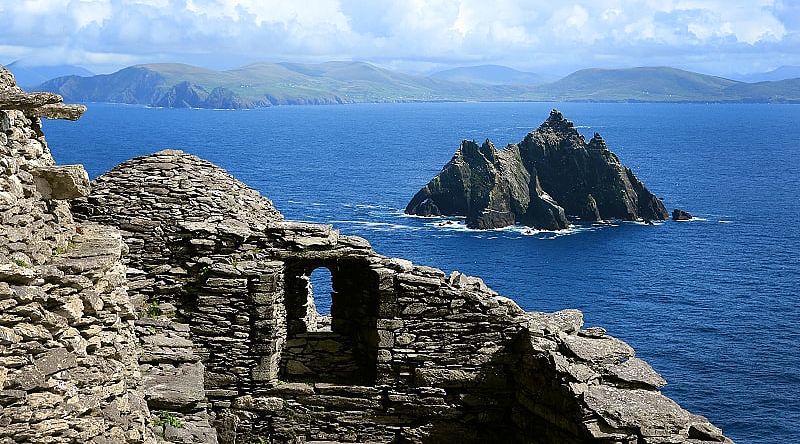 Castle ruins in Skelling Michael, Ireland Castle ruins in Skelling Michael, Ireland